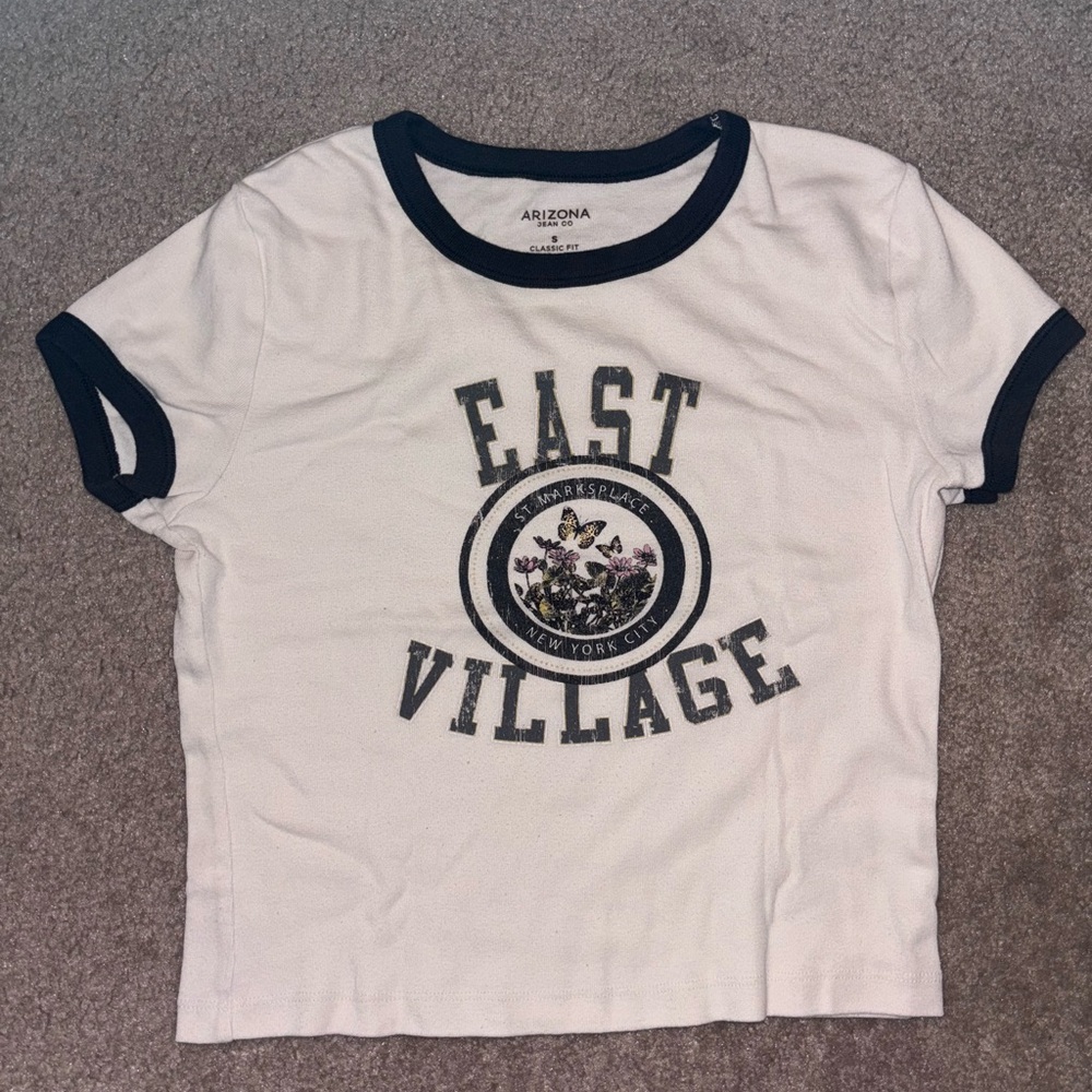 Arizona Jean Company White and Black Short Sleeve Tee